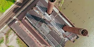 纽约中央铁路废弃工厂的鸟瞰图-电厂在扬克斯的哈德逊河。