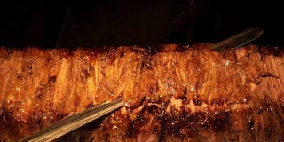 土耳其安纳托利亚传统东方食物牛肉或羊肉烤肉串