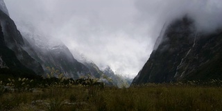 迷雾荒野山谷时光流逝