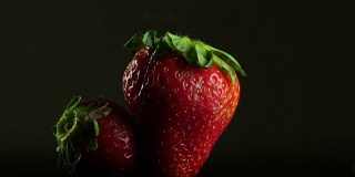 两种美味的草莓水果