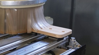 木工数控铣床用于工业家具的生产。视频素材模板下载