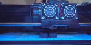 3D打印机操作特写