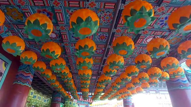亚洲釜山Samgwangsa寺的荷花灯节