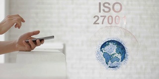 手推出地球全息图和ISO 27001文本