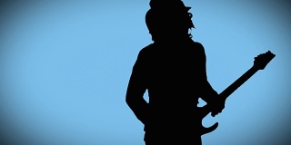 戴着帽子的酷摇滚吉他手正在蓝色背景上弹奏电吉他