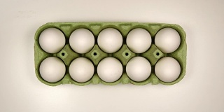顶视图:白色鸡蛋从盒子中消失-停止运动