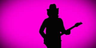 戴着帽子的酷摇滚吉他手正在粉色背景上弹奏电吉他。