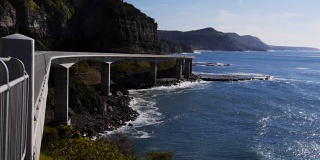 壮观的海崖桥
