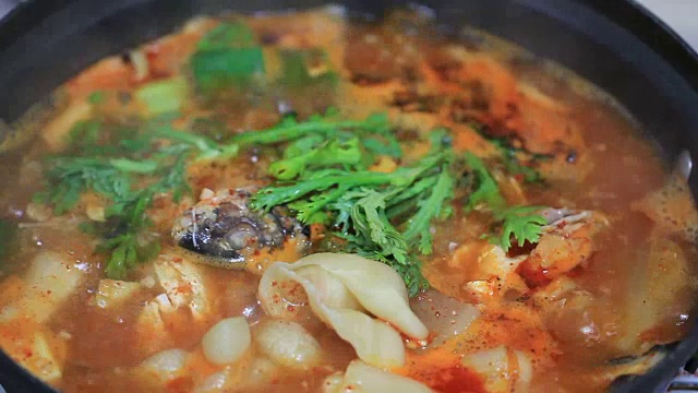 韩式辣鱼炖汤。美味和受欢迎的食物。