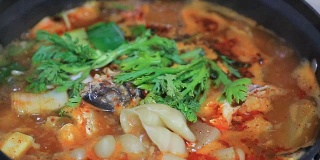 韩式辣鱼炖汤。美味和受欢迎的食物。
