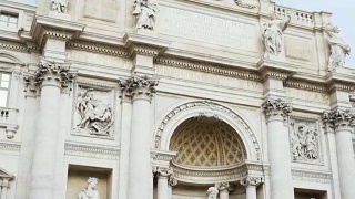 特莱维喷泉是意大利罗马的一座喷泉。股票。这是城里最大的巴洛克式喷泉。它位于特莱维的里奥内视频素材模板下载