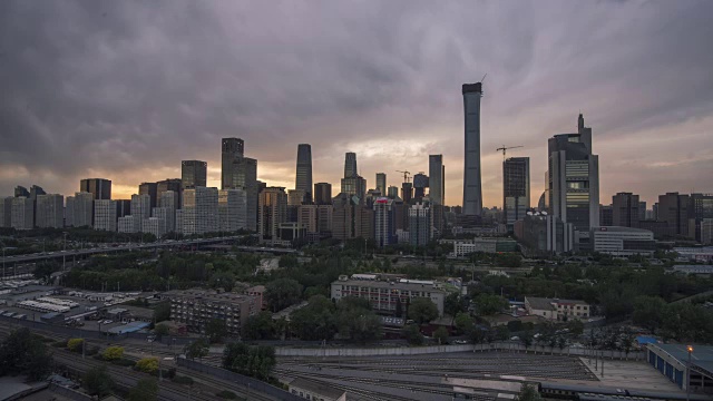 北京中央商务区大楼天际线在暴风雨中CBD