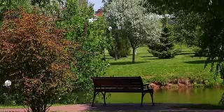 夏日公园木凳