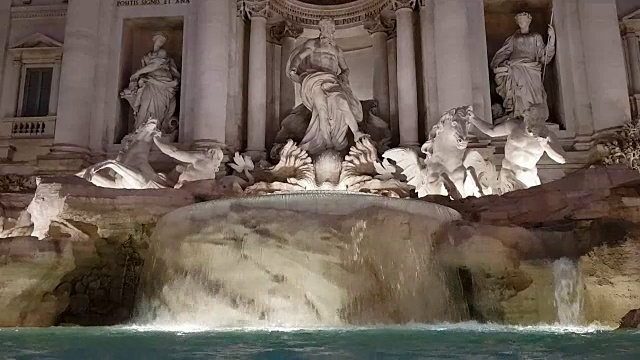 罗马著名的许愿池(Fontana di Trevi)