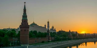 莫斯科城市天际线夜晚到白天日出运动时间推移或hyperapse在克里姆林宫宫殿红场和莫斯科河，莫斯科俄罗斯4K时间流逝