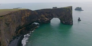 迪霍雷海角，冰岛南部