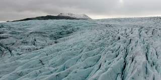 镜头-冰岛冰川的鸟瞰图