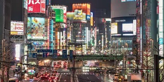 东京，日本，延时-新宿的汽车在晚上的交通