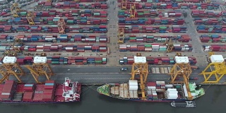 工业港集装箱船4k鸟瞰图。曼谷,泰国。