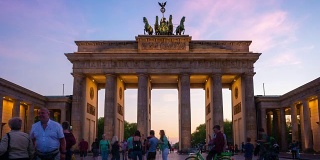 4 K时间流逝视频勃兰登堡门在日落，柏林，勃兰登堡，德国