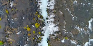 4k航拍冰岛雷克雅斯库尔的Bruarfoss瀑布