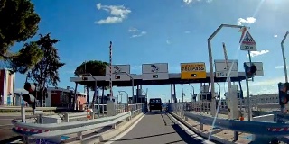 进入意大利主干道上的高速公路