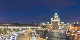 莫斯科城市天际线白天到晚上的时间流逝在莫斯科河和科特尼切斯卡亚堤岸大楼，莫斯科俄罗斯4K时间流逝