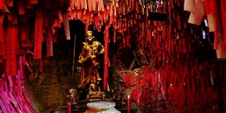 泰国春武里寺中中国寺庙中的孙悟空猴神雕像