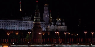 克里姆林宫堤岸的夜景。莫斯科,俄罗斯