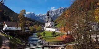 德国巴伐利亚阿尔卑斯山脉，拉姆绍，贝希特斯加登，著名的圣塞巴斯蒂安教区教堂。