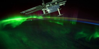 空间站和地球上空的北极光