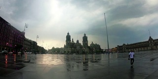 墨西哥城的索卡洛广场。