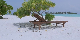 马尔代夫美丽的白色沙滩。海边豪华度假，海边度假。