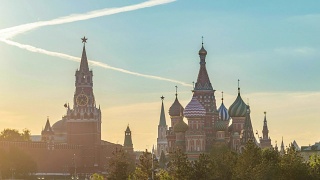 莫斯科城市天际线日落时间流逝在红场和圣巴西尔大教堂，莫斯科俄罗斯4K时间流逝视频素材模板下载