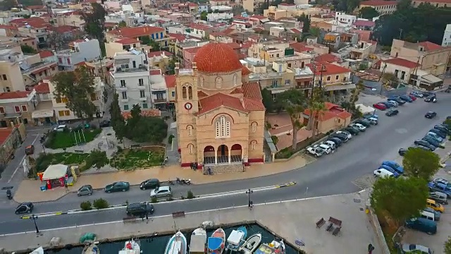 鸟瞰图希腊小镇埃伊纳，埃伊纳港，希腊
