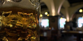 德国啤酒屋，聚焦啤酒斯坦因的特写