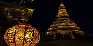 在泰国清莱的怀Pla宫佛寺的夜晚