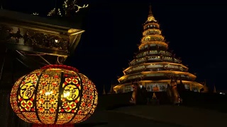 在泰国清莱的怀Pla宫佛寺的夜晚视频素材模板下载