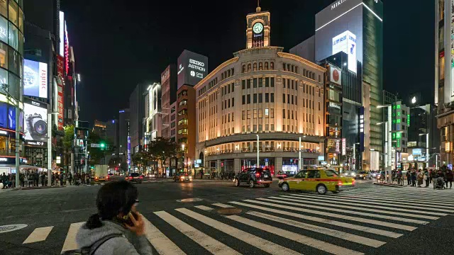 人群和汽车，人行横道，银座交通，日本东京城市