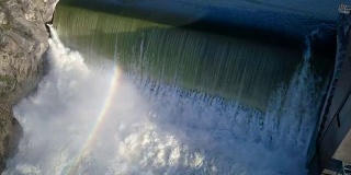 惊险的大坝瀑布彩虹慢镜头天线