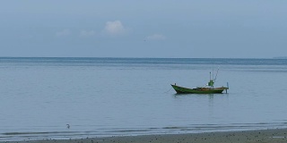 海上的渔船。