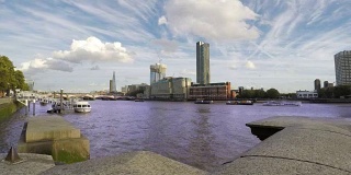 商业大厦和泰晤士河，伦敦，英国，时间流逝