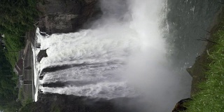 斯诺夸尔米瀑布，华盛顿州，垂直4K超高清