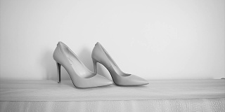 为女人准备的灰色婚礼鞋
