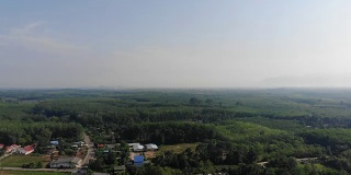 鸟瞰泰国董里的小村庄，环境丰富