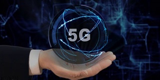 手绘手在他的手上展示了概念全息图5G