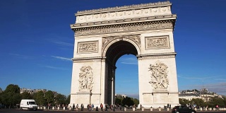 巴黎凯旋门的近景
