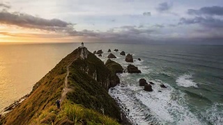 4K时间流逝:鸟瞰新西兰清晨的金块点灯塔。视频素材模板下载