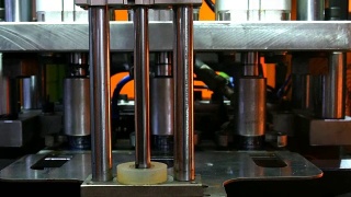 Plastic water bottles on a bottle machine and equipment in a factory视频素材模板下载