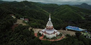 鸟瞰图Wat Thaton temple在清迈，泰国。